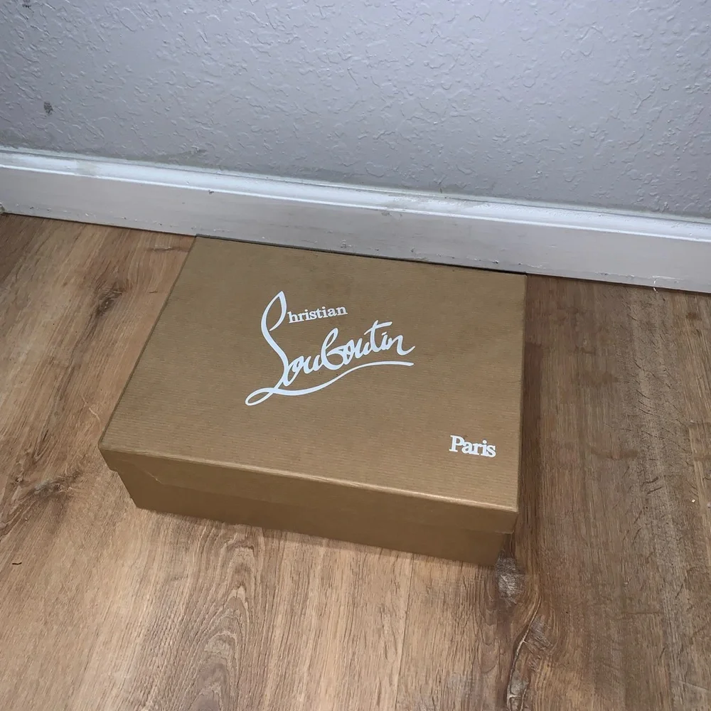 Christian Louboutin So Kate Heels - Picture 2 of 11